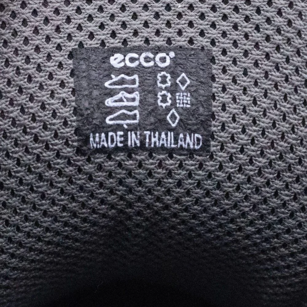 Ecco Minimalist Sneakers with Reflective Tongue Womens size 8-8.5 EU 39 - Picture 10 of 11